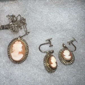 Elegant Cameo Jewelry Set in Silver and Cream